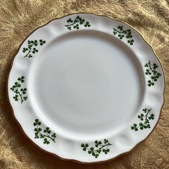 Gold trim with Shamrock. Fine Ireland bone China SET of 2 - Picture 1 of 3